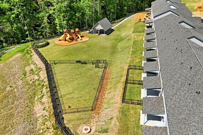 Building Photo - 299 Summit Dr W