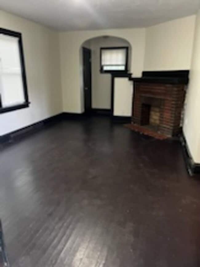 Building Photo - Section 8 Welcomed! 3 br / 1 ba Home for Rent