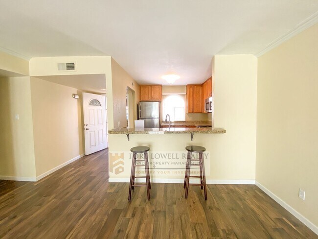Building Photo - Super Charming 2 Bedroom 2 Bathroom Townhouse
