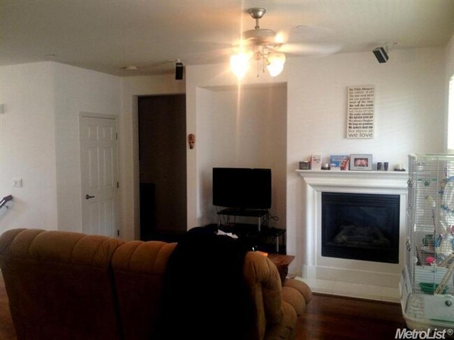 Building Photo - Adorable 2/2 Natomas Condo!  PLEASE READ E...