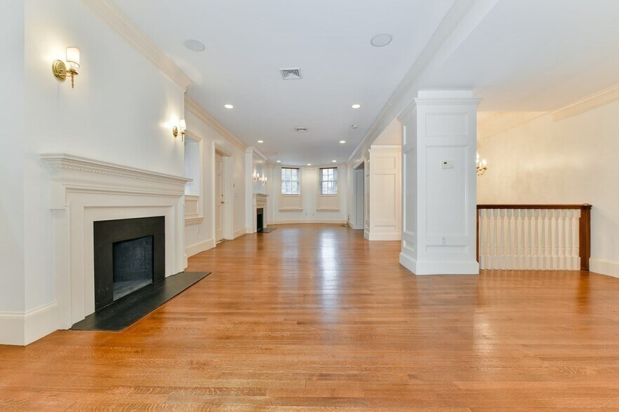 *Pictures are representative samples of the advertised unit. In some cases, the actual units you tou - 10 Willow St