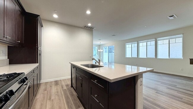 Building Photo - 646 S Brampton Ave