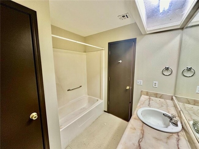 Building Photo - 310 N 34th St