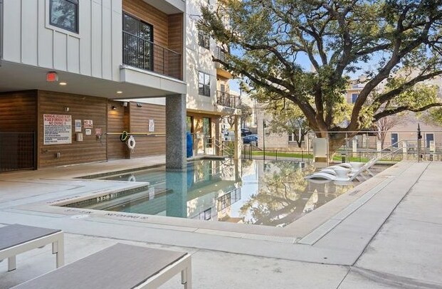 Building Photo - 2500 Longview St