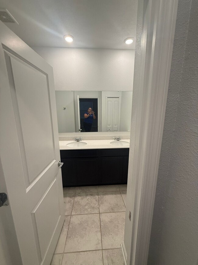 Building Photo - 1125 Saguaro St