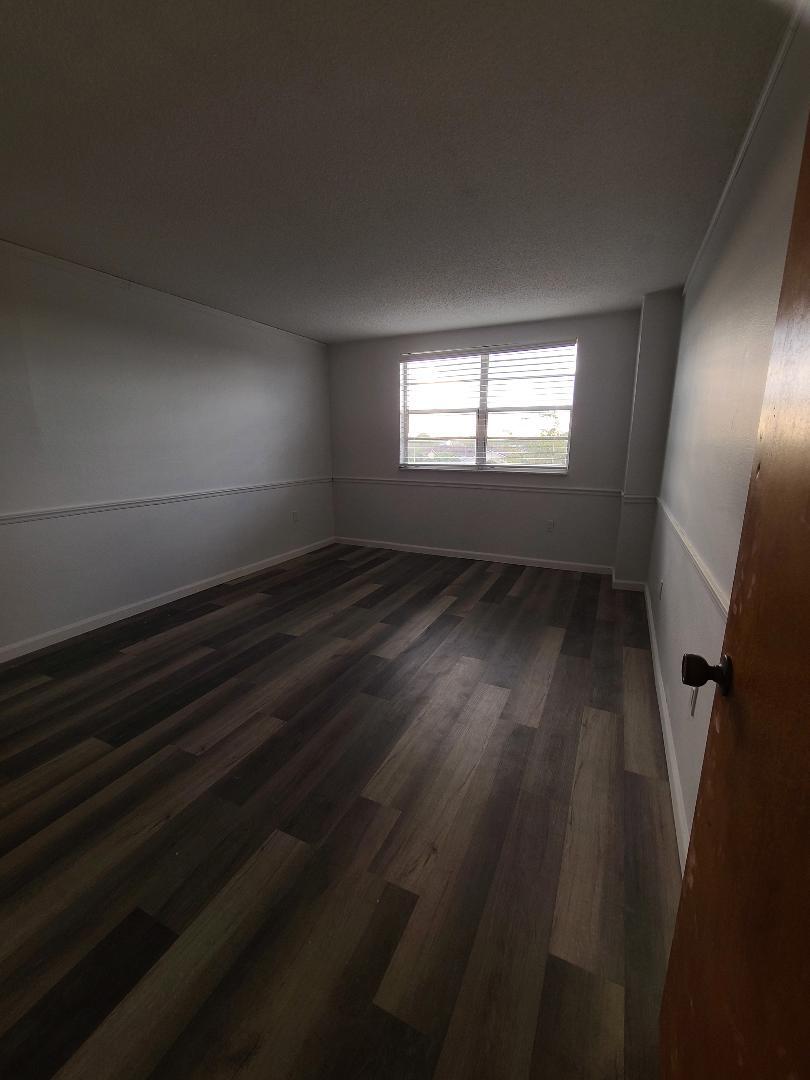 Building Photo - 8950 NE 8th Ave