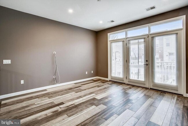 Building Photo - 2526 Sheridan Rd SE