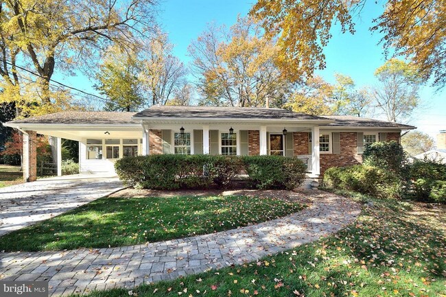 Primary Photo - 610 John Marshall Dr NE