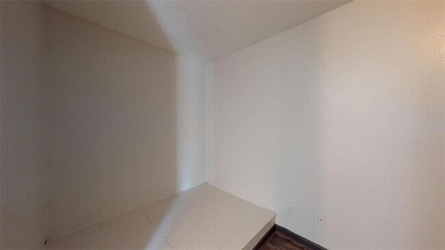 Building Photo - 725 Peppertree Dr
