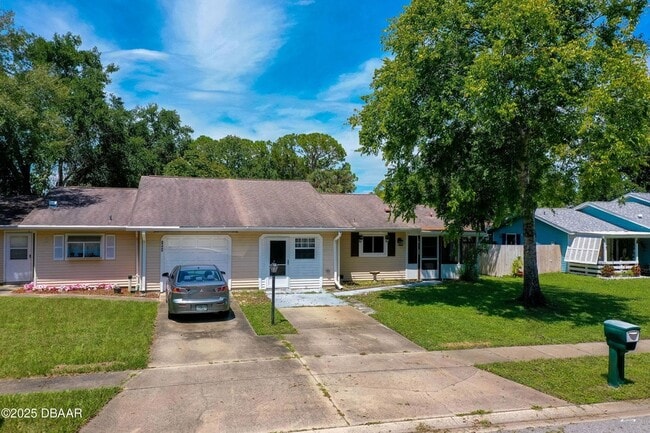 Building Photo - 1045 Amber Cir