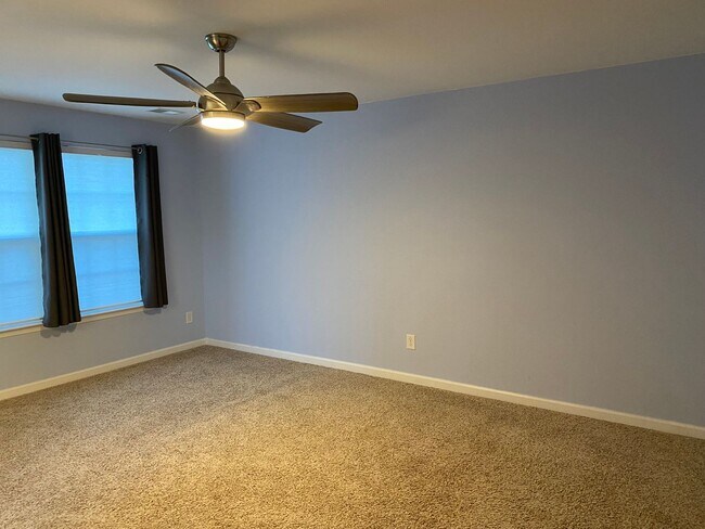 Building Photo - -- AVAILABLE MAY 8TH -- 3 BR / 3.5 BA End Unit Townhome, Available May 8th!