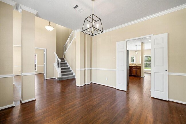 Building Photo - 2645 Lakeway Dr
