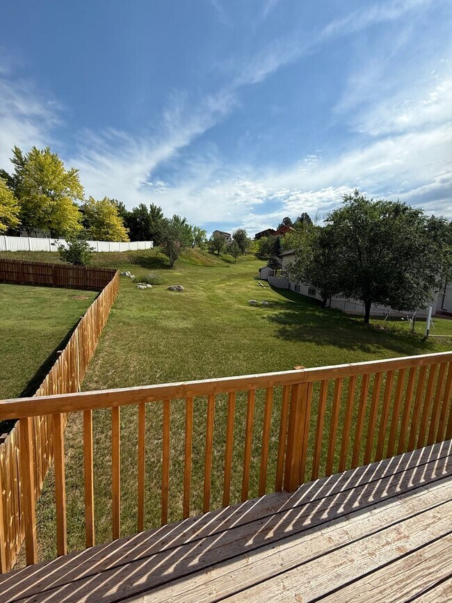Building Photo - Large 3-Bedroom Condo for Rent!