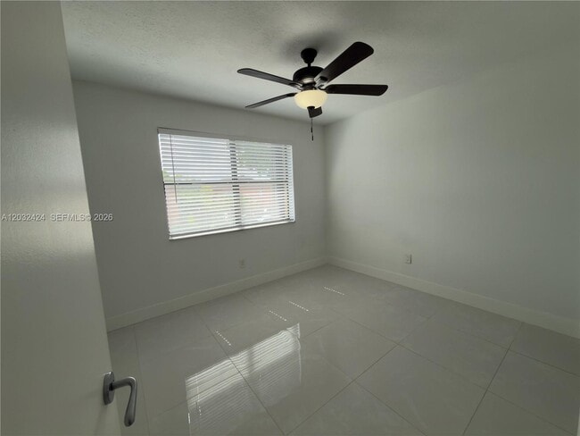 Building Photo - 2500 W 67th Pl