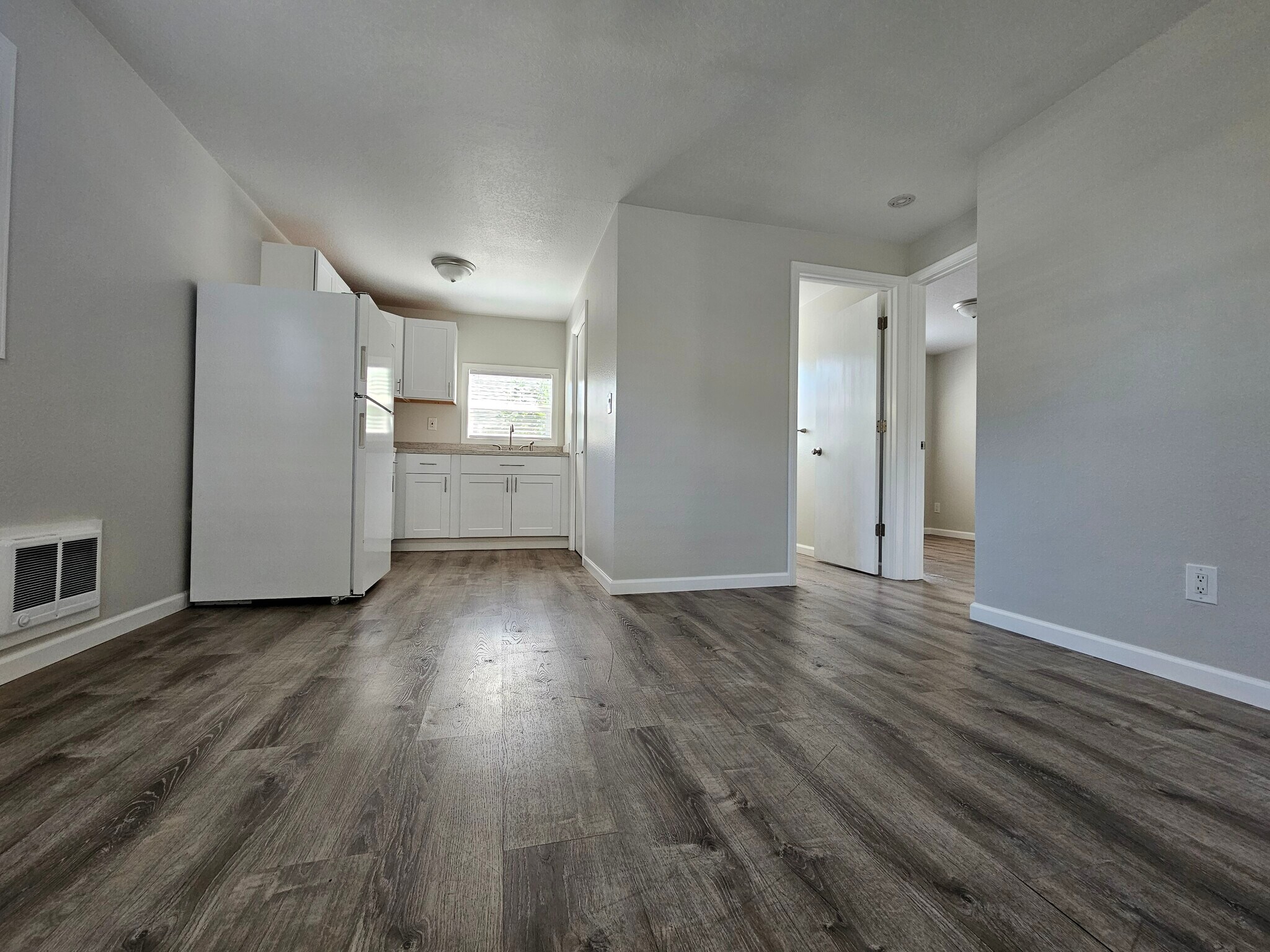 Building Photo - 3220 SE Rockwood St