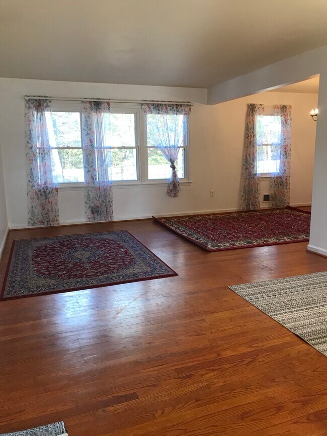 Building Photo - 5603 Lalos St