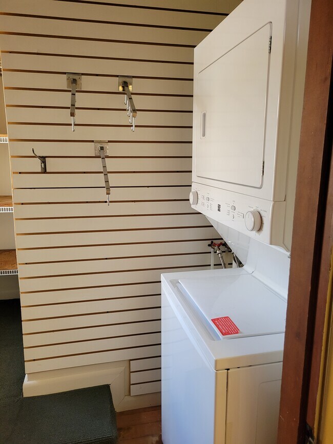 In unit washer/dryer - 4237 Post Rd