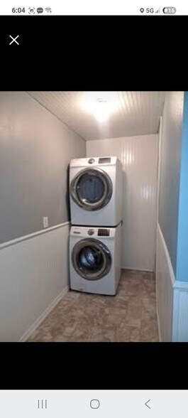 Laundry room washer dryer included - 940 E Lassen Ave