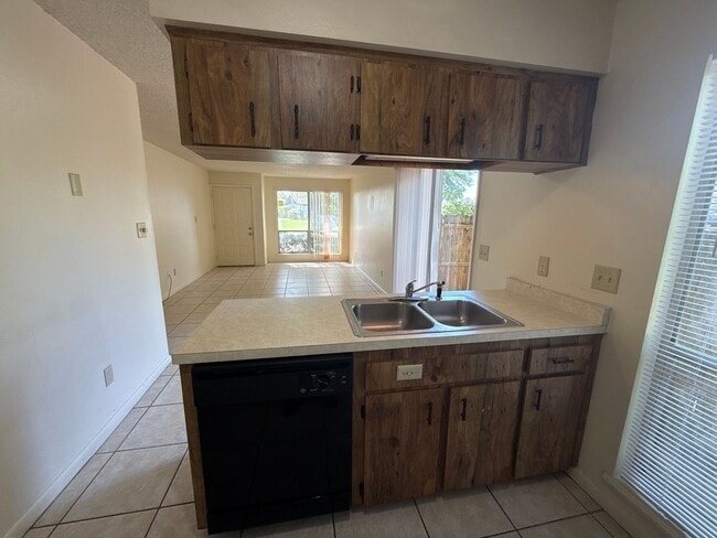 Building Photo - Taylor - 5315