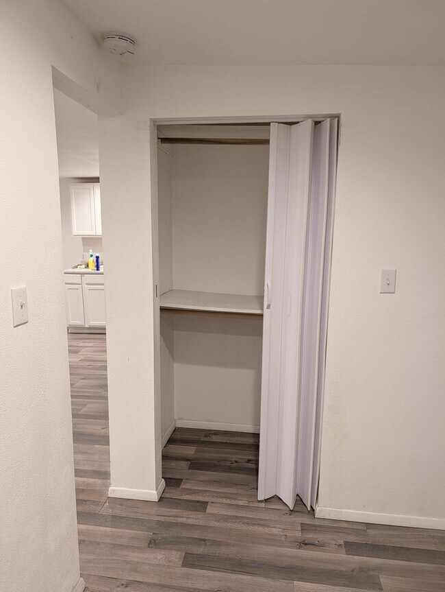 Building Photo - 107 E Section St