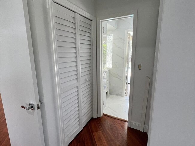 Building Photo - 1250 SW 15th Ave