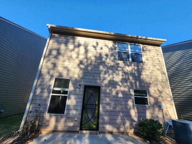 Building Photo - 2385 Capella Cir SW