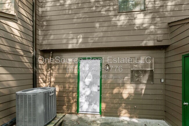 Building Photo - 502 Oakwood Ct