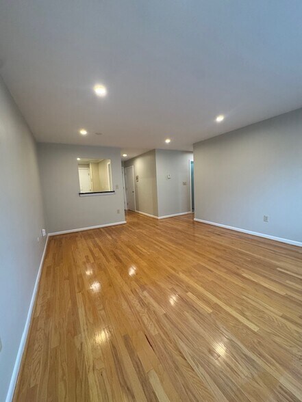 Building Photo - 28 Brentwood St