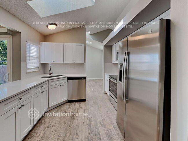 Building Photo - 3865 Valley View St