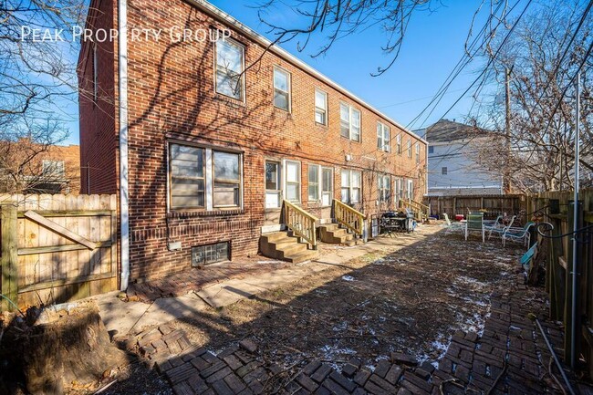 Building Photo - Available Now! Newly Renovated Townhome! L...