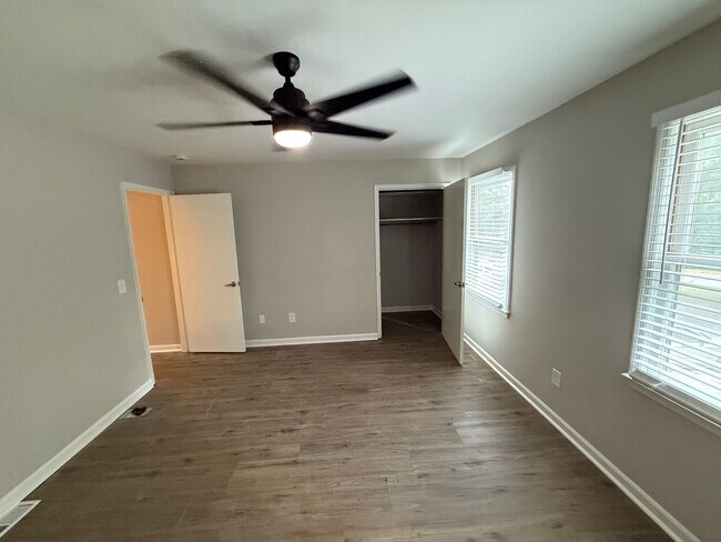Building Photo - 542 Greentree Terrace