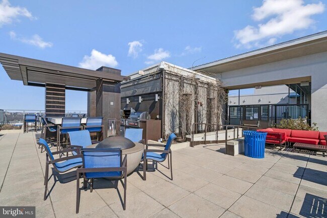 Building Photo - 851 N Glebe Rd
