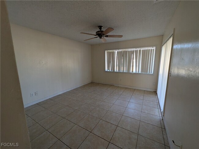 Building Photo - 927 SE 19th St