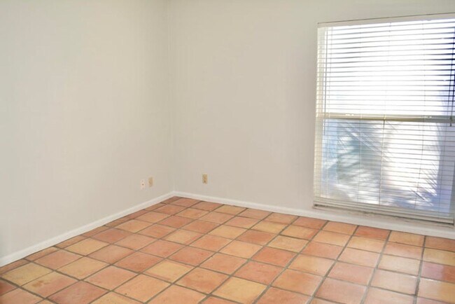 Building Photo - 11933 Waterwood Dr