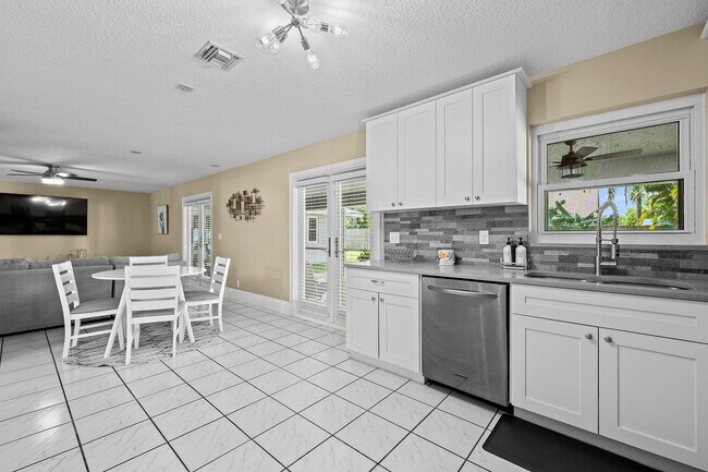 Building Photo - 13724 Lilac Pl
