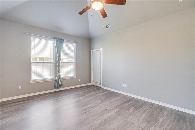 Building Photo - 2217 Ibis St