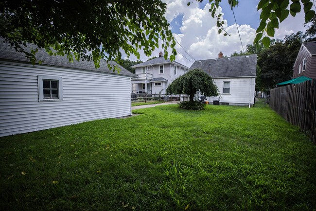 Building Photo - Beautifully updated two bedroom home in We...