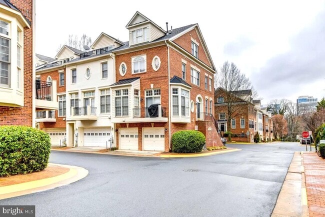 Building Photo - 1607 Seneca Ave