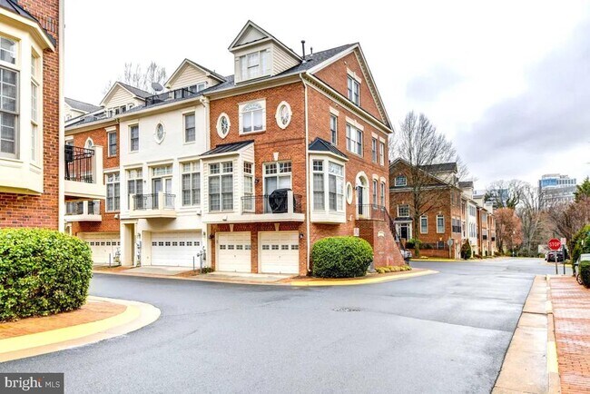 Primary Photo - 1607 Seneca Ave