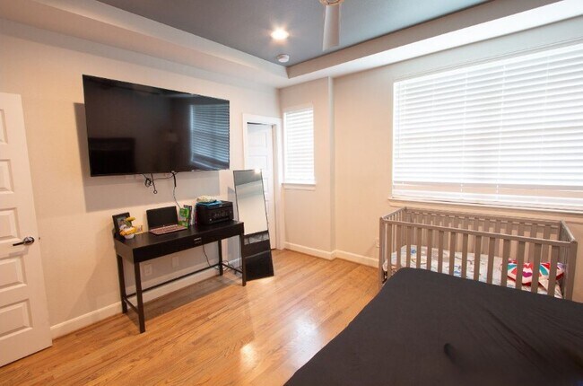 Building Photo - 2779 Clinton Dr