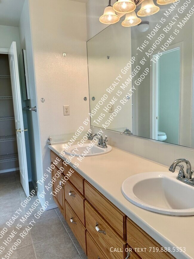 Building Photo - 266 All Sky Dr