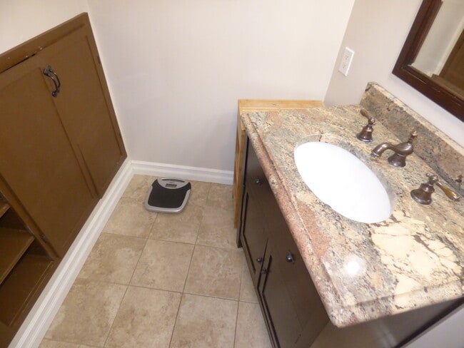 Building Photo - $0 DEPOSIT OPTION. DENVER SQUARE HOME! UPT...