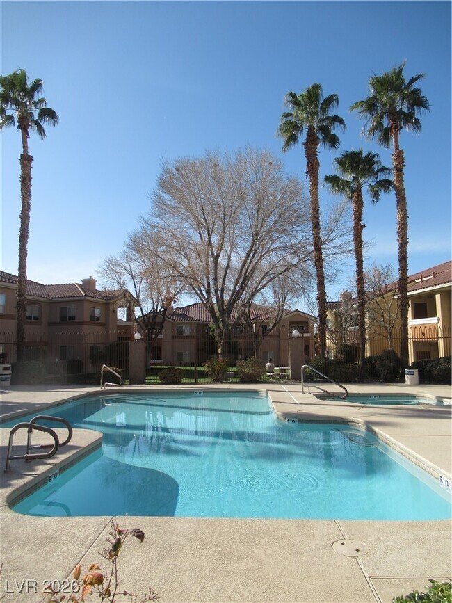 Building Photo - 1050 E Cactus Ave