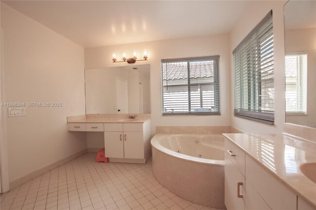 Building Photo - 7440 NW 65th Ln