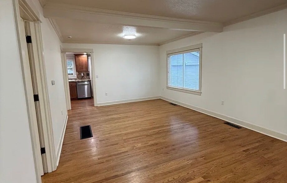 Building Photo - 7427 SE 66th Ave