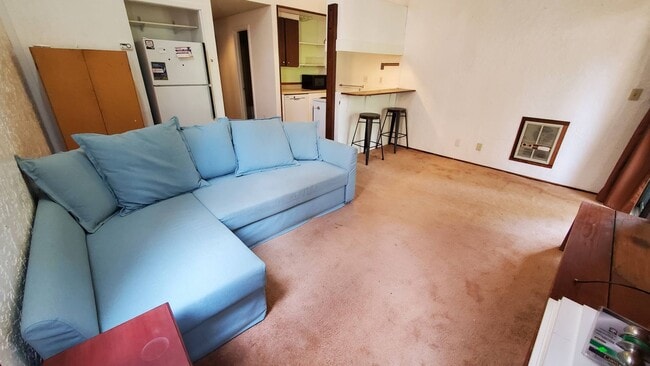 Building Photo - NEW PHOTOS COMING SOON!1 BDRM Kings Run Co...