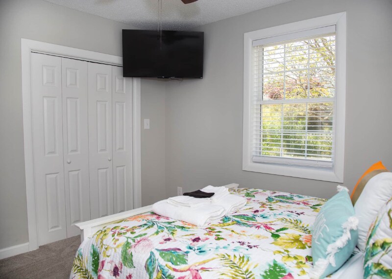 Building Photo - 2703 Homes Dr