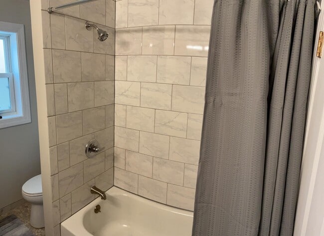 Building Photo - 530 Western Row Rd