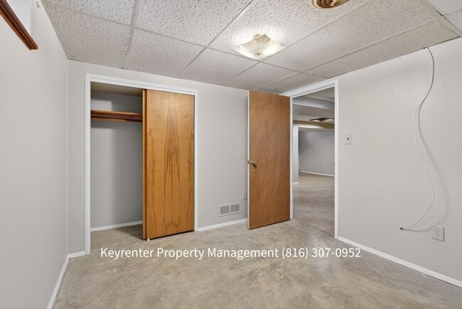 Building Photo - Spacious Florissant Home with Finished Basement & Bar