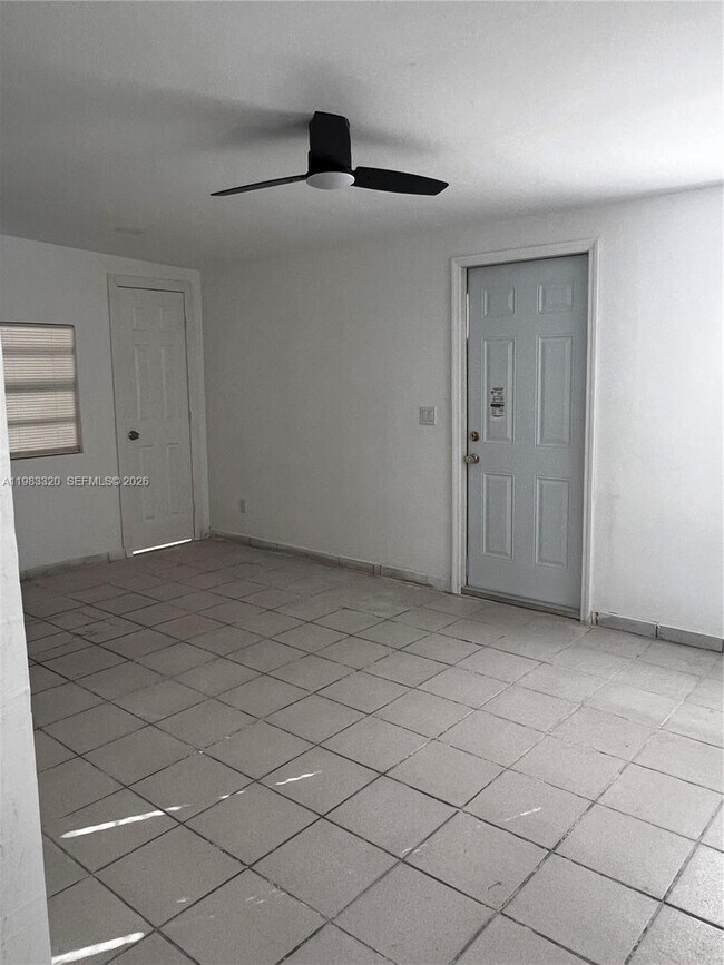 Building Photo - 3820 SW 16th St